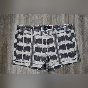 Women's American Eagle Gray Aztex Patterned Midi Stretch Shorts-Size 14
